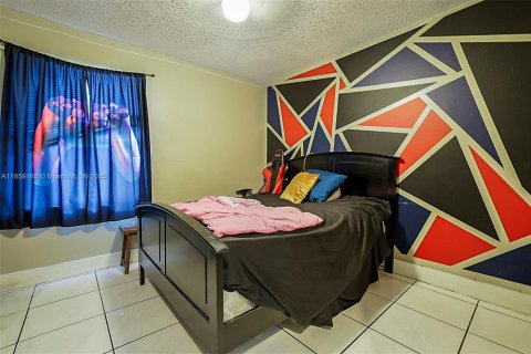 House in Miami, Florida 3 bedrooms, 104.52 sq.m. № 1890748 - photo 15