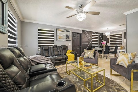 House in Miami, Florida 3 bedrooms, 104.52 sq.m. № 1890748 - photo 5