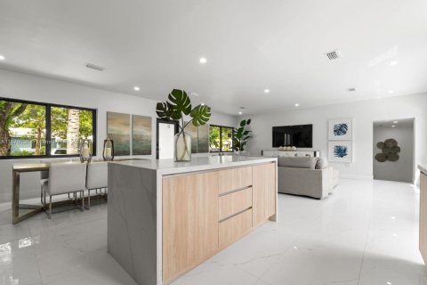 Casa en venta en Miami, Florida, 4 dormitorios, 187.94 m2 № 1923480 - foto 11