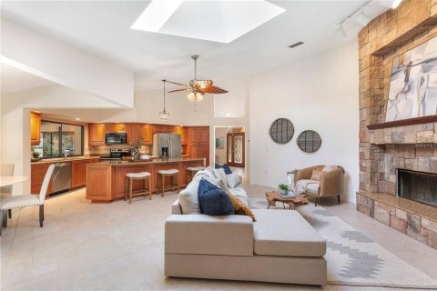 House in Palm Harbor, Florida 4 bedrooms, 256.04 sq.m. № 2393639 - photo 10