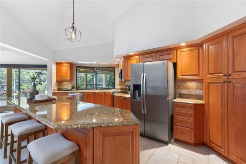 House in Palm Harbor, Florida 4 bedrooms, 256.04 sq.m. № 2393639 - photo 12