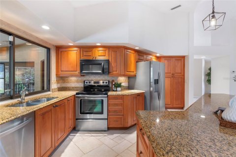 House in Palm Harbor, Florida 4 bedrooms, 256.04 sq.m. № 2393639 - photo 13
