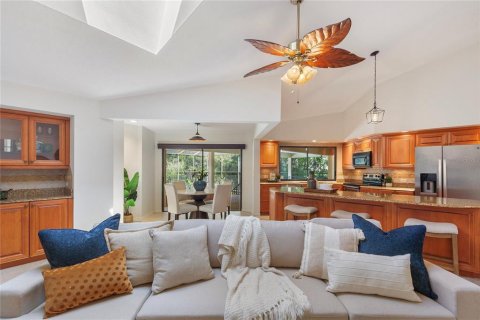 House in Palm Harbor, Florida 4 bedrooms, 256.04 sq.m. № 2393639 - photo 11