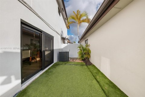 Villa ou maison à vendre à Miami, Floride: 4 chambres, 229.1 m2 № 2033471 - photo 24