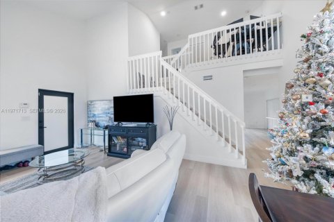 Villa ou maison à vendre à Miami, Floride: 4 chambres, 229.1 m2 № 2033471 - photo 13