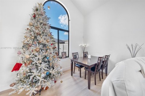 Villa ou maison à vendre à Miami, Floride: 4 chambres, 229.1 m2 № 2033471 - photo 10