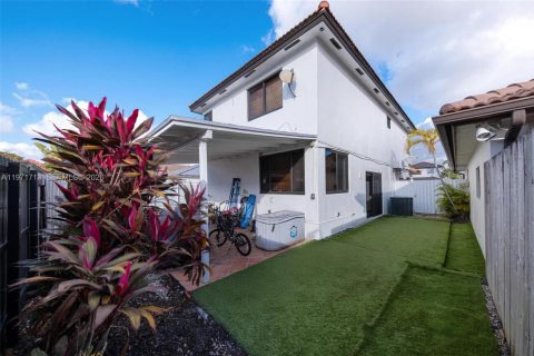 Villa ou maison à vendre à Miami, Floride: 4 chambres, 229.1 m2 № 2033471 - photo 30