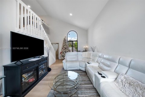 Villa ou maison à vendre à Miami, Floride: 4 chambres, 229.1 m2 № 2033471 - photo 11