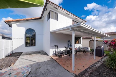 Villa ou maison à vendre à Miami, Floride: 4 chambres, 229.1 m2 № 2033471 - photo 27