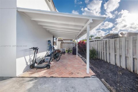 Villa ou maison à vendre à Miami, Floride: 4 chambres, 229.1 m2 № 2033471 - photo 28