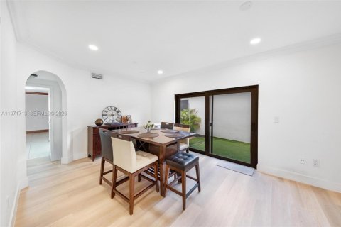 Villa ou maison à vendre à Miami, Floride: 4 chambres, 229.1 m2 № 2033471 - photo 20