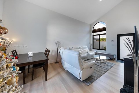 Villa ou maison à vendre à Miami, Floride: 4 chambres, 229.1 m2 № 2033471 - photo 14