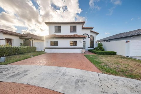 Villa ou maison à Miami, Floride 4 chambres, 229.1 m2 № 2033471
