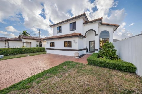 Villa ou maison à vendre à Miami, Floride: 4 chambres, 229.1 m2 № 2033471 - photo 4