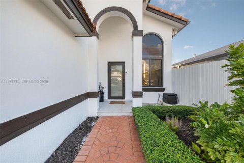 Villa ou maison à vendre à Miami, Floride: 4 chambres, 229.1 m2 № 2033471 - photo 6