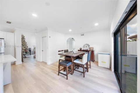 Villa ou maison à vendre à Miami, Floride: 4 chambres, 229.1 m2 № 2033471 - photo 21