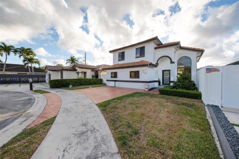 Villa ou maison à vendre à Miami, Floride: 4 chambres, 229.1 m2 № 2033471 - photo 3