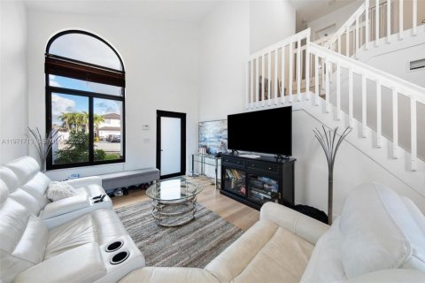 Villa ou maison à vendre à Miami, Floride: 4 chambres, 229.1 m2 № 2033471 - photo 9