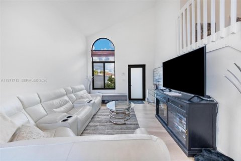 Villa ou maison à vendre à Miami, Floride: 4 chambres, 229.1 m2 № 2033471 - photo 8