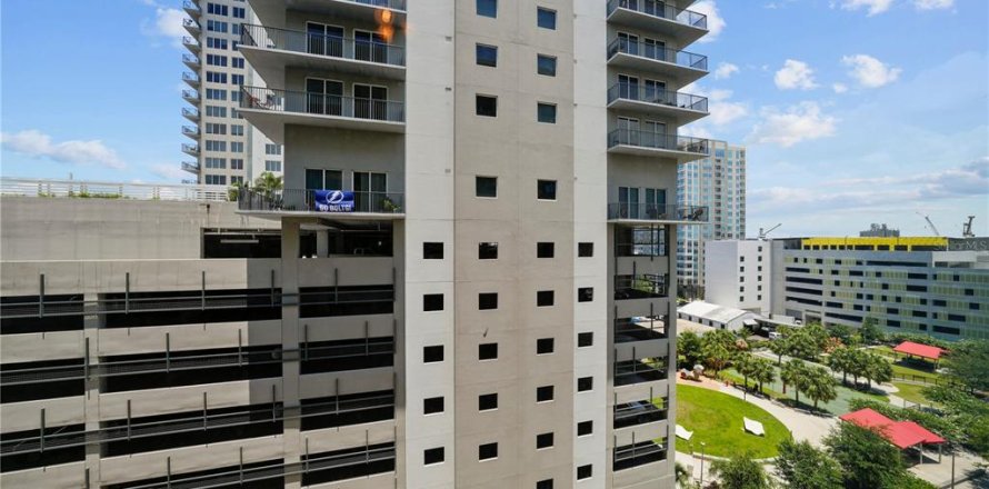 Condo in Tampa, Florida, 1 bedroom № 1205350