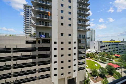 Condo in Tampa, Florida, 1 bedroom  № 1205350 - photo 16