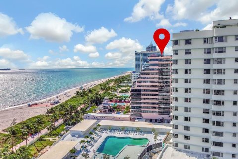 Condo in Miami Beach, Florida, 2 bedrooms  № 1992151 - photo 22