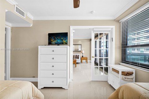 Condo in Miami Beach, Florida, 2 bedrooms  № 1992151 - photo 8