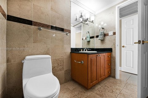 Condo in Miami Beach, Florida, 2 bedrooms  № 1992151 - photo 10