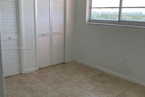 Condo in Miami, Florida, 2 bedrooms  № 2027060 - photo 9