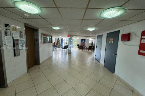 Condo in Miami, Florida, 2 bedrooms  № 2027060 - photo 3