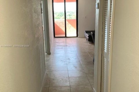 Condo in Miami, Florida, 2 bedrooms  № 2027060 - photo 8