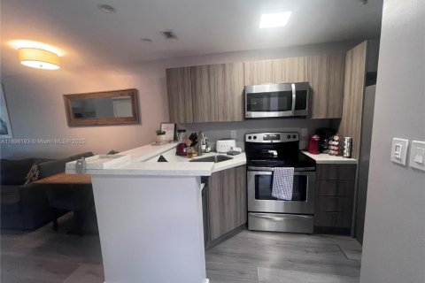 Снять в аренду кондоминиум в Майами, Флорида 1 спальня, 62.43м2, № 1952281 - фото 2