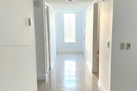 Condo in Weston, Florida, 2 bedrooms  № 1973561 - photo 16