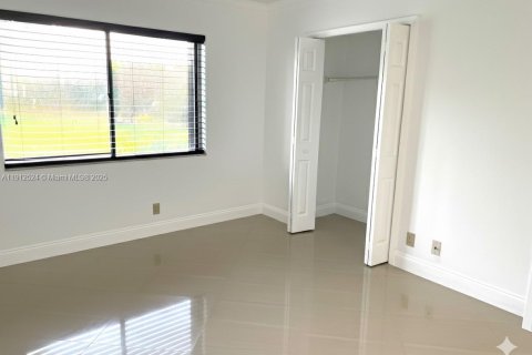 Condo in Weston, Florida, 2 bedrooms  № 1973561 - photo 15