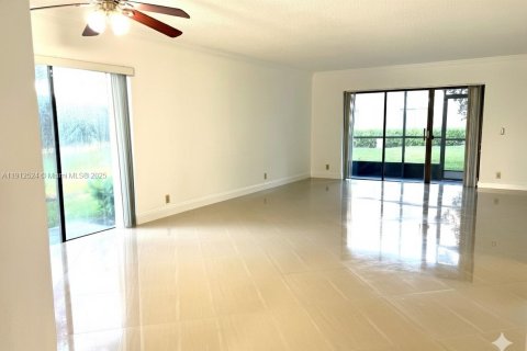 Condo in Weston, Florida, 2 bedrooms  № 1973561 - photo 7