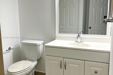 Condo in Weston, Florida, 2 bedrooms  № 1973561 - photo 11