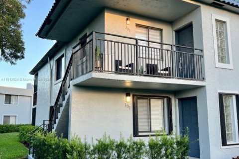 Condo in Weston, Florida, 2 bedrooms  № 1973561 - photo 1