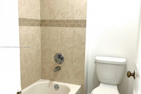 Condo in Weston, Florida, 2 bedrooms  № 1973561 - photo 10