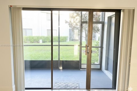 Condo in Weston, Florida, 2 bedrooms  № 1973561 - photo 9