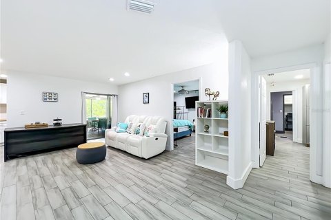 Villa ou maison à vendre à Orlando, Floride: 5 chambres, 253.81 m2 № 2157617 - photo 5