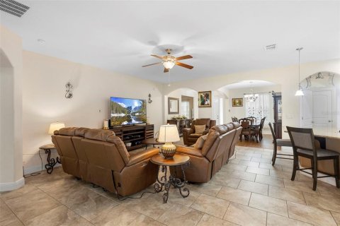 House in DeLand, Florida 4 bedrooms, 229 sq.m. № 1773205 - photo 11