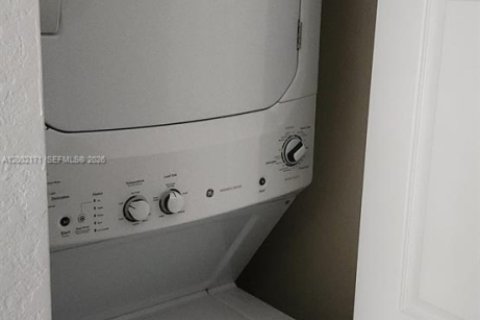 Commercial property in Miami, Florida 46.45 sq.m. № 2067666 - photo 7