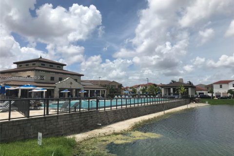 Commercial property in Miami, Florida 46.45 sq.m. № 2067666 - photo 26