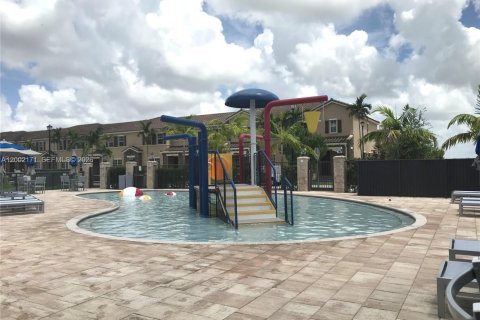 Commercial property in Miami, Florida 46.45 sq.m. № 2067666 - photo 18