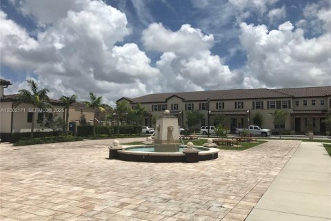 Commercial property in Miami, Florida 46.45 sq.m. № 2067666 - photo 13