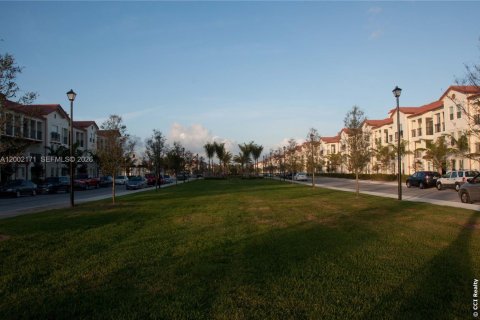 Commercial property in Miami, Florida 46.45 sq.m. № 2067666