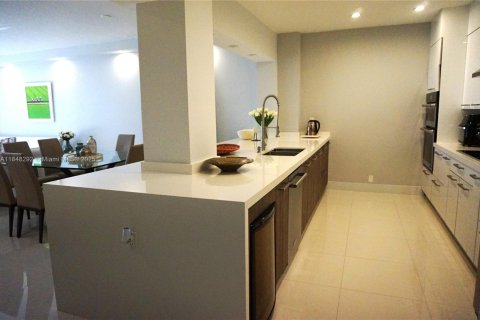 Снять в аренду кондоминиум в Ки-Бискейн, Флорида 2 спальни, 142.33м2, № 1937028 - фото 19