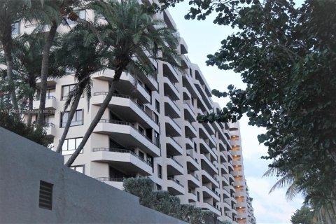 Снять в аренду кондоминиум в Ки-Бискейн, Флорида 2 спальни, 142.33м2, № 1937028 - фото 2