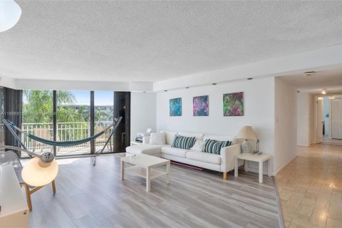 Condo in Miami, Florida, 3 bedrooms № 2017677 - photo 7