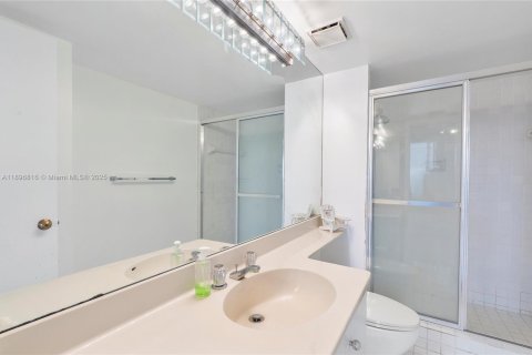 Condo in Miami, Florida, 3 bedrooms № 2017677 - photo 22